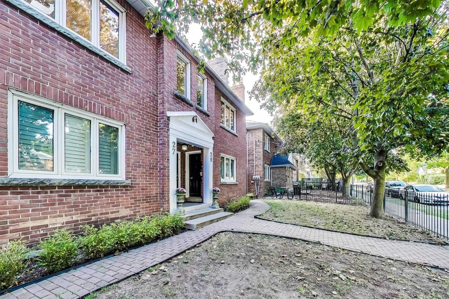 27 Claxton Boulevard. 29 Claxton Blvd Townhouses is located in  Midtown, Toronto - image #2 of 2