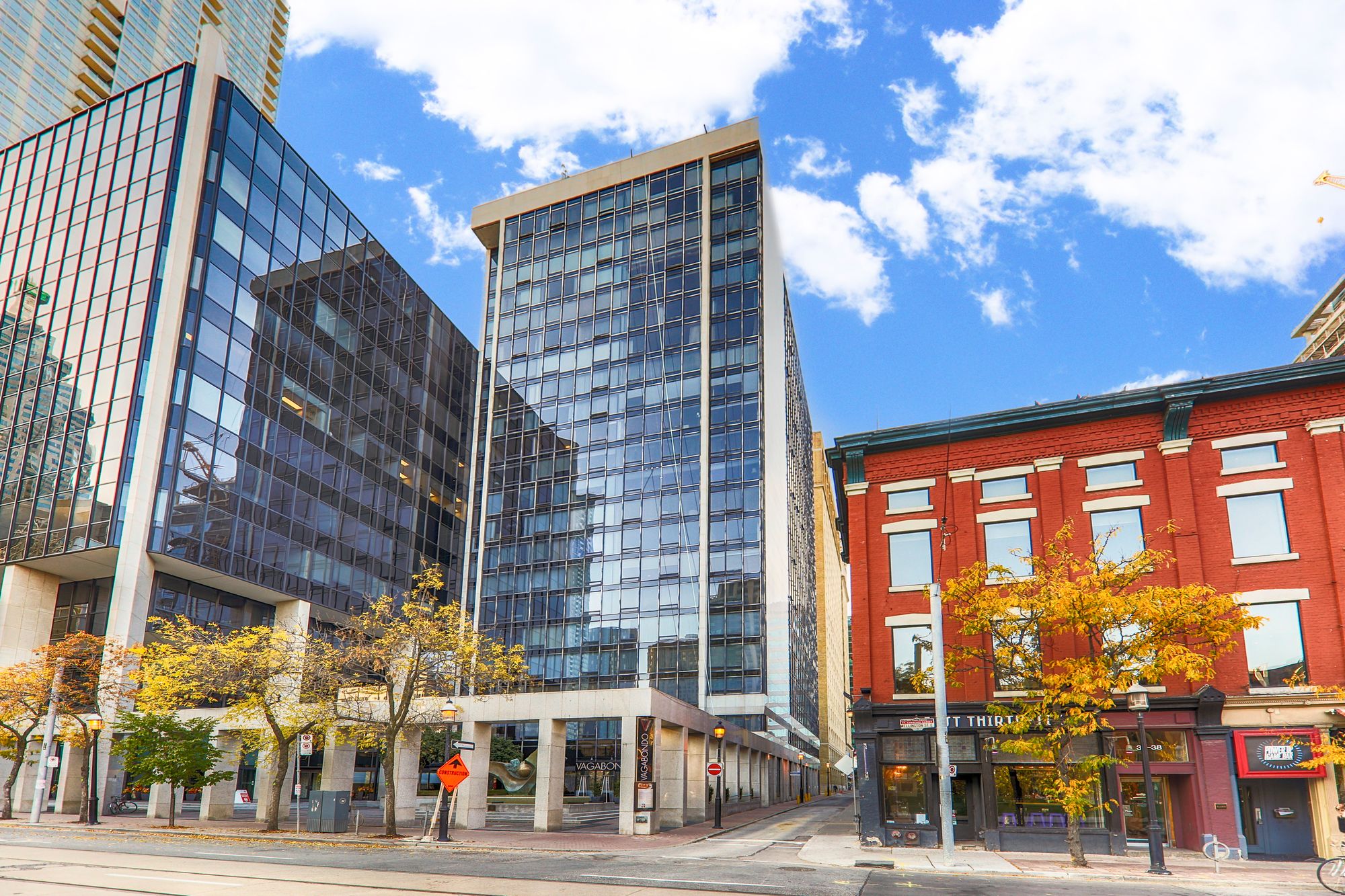 30 Wellington St E The Wellington 2 Beds + Den 2 Baths Unit