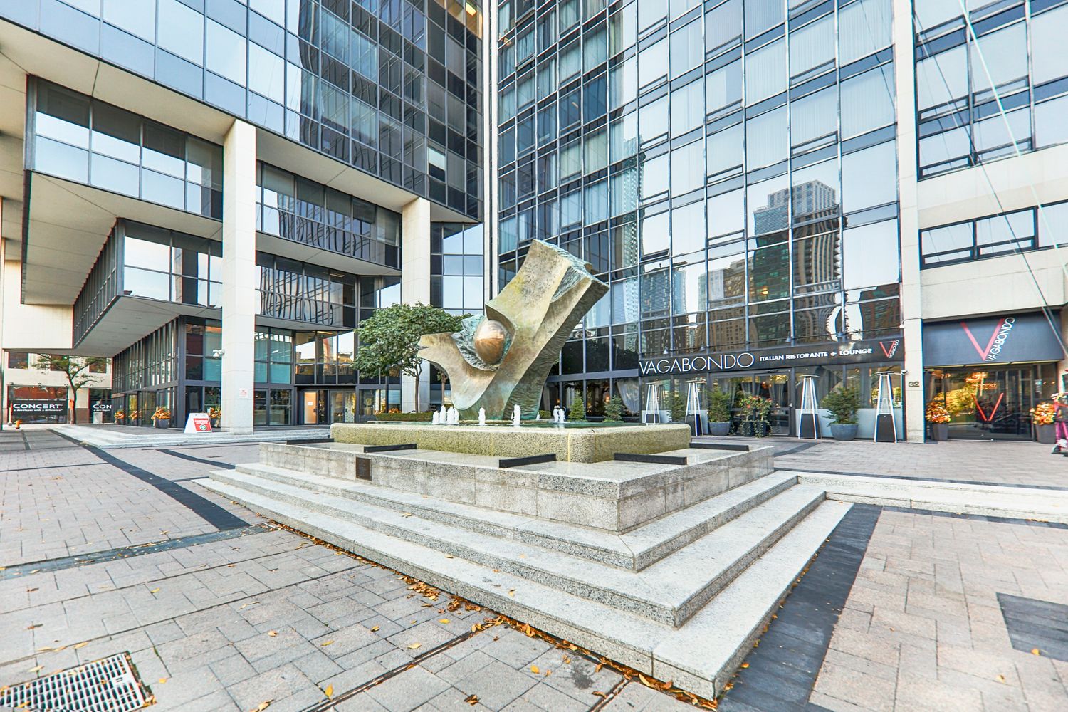 30 Wellington Street E. The Wellington is located in  Downtown, Toronto - image #4 of 5