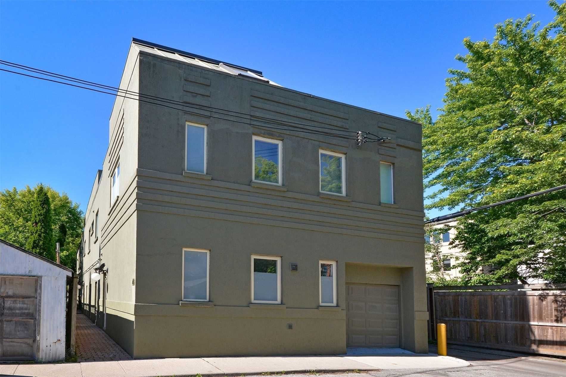 40 Ainsworth Rd 40 Ainsworth Road Townhomes strata.ca