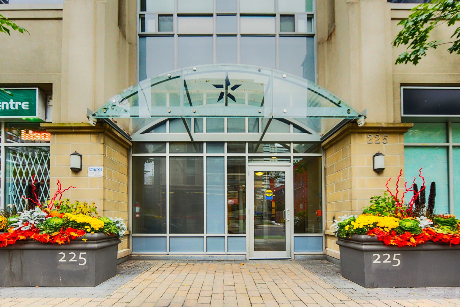 225 Wellesley Street E. The Star of Downtown is located in  Downtown, Toronto - image #4 of 5