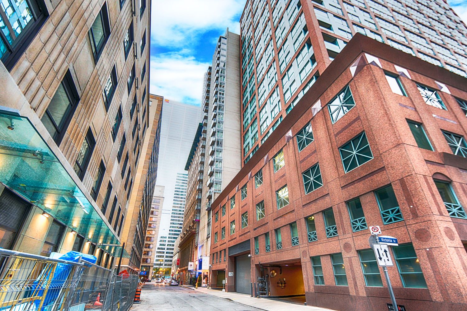 8 Colborne Street. Cosmopolitan is located in  Downtown, Toronto - image #1 of 4