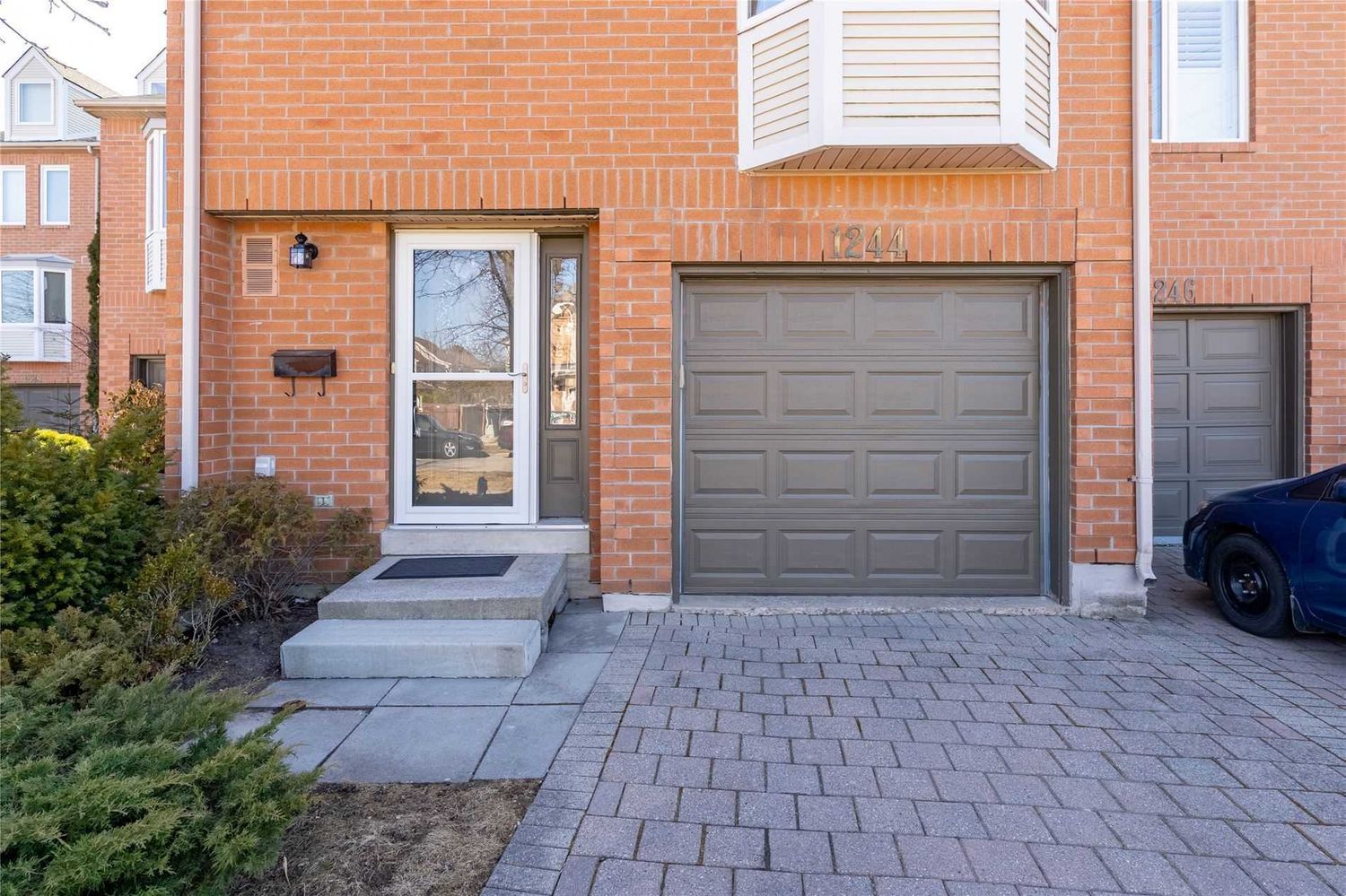 1194-1246 Upper Village Drive. 1194 Upper Village Drive Townhomes is located in  Mississauga, Toronto - image #2 of 2