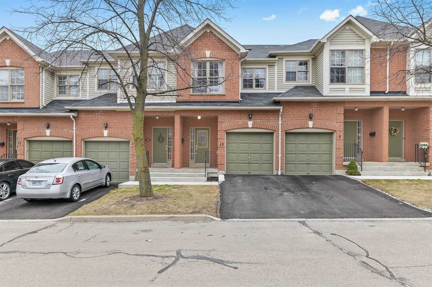 2385 Fifth Line W. Sheridan Woods is located in  Mississauga, Toronto - image #2 of 2