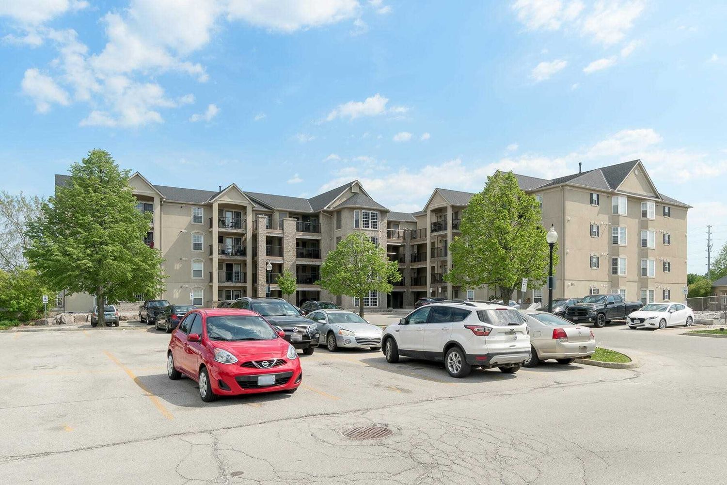 1411 Walkers Line. Wedgewood Condominiums lll is located in  Burlington, Toronto - image #1 of 2