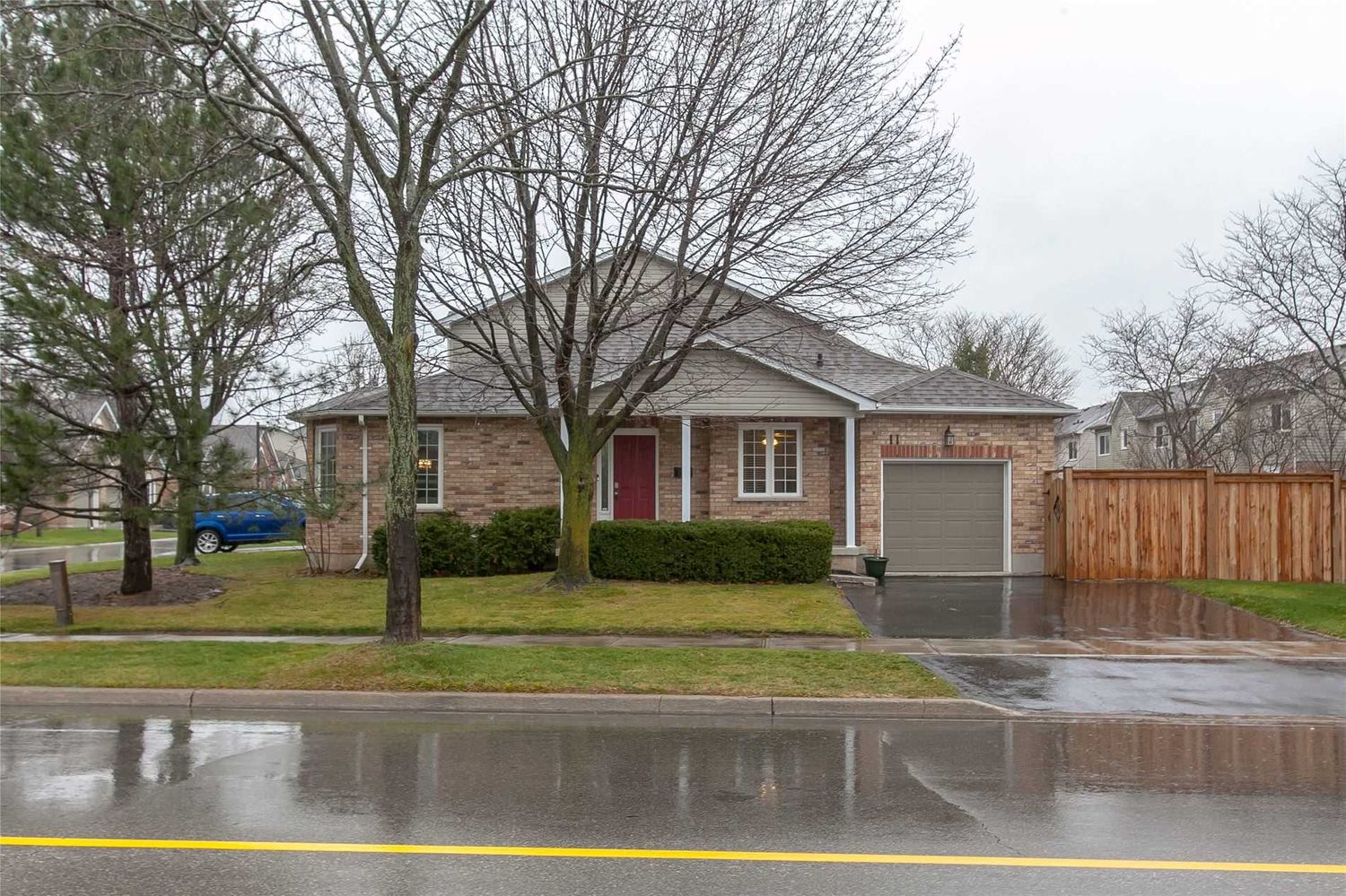 3055-3073 Headon Forest Drive. Headon Place is located in  Burlington, Toronto - image #1 of 2