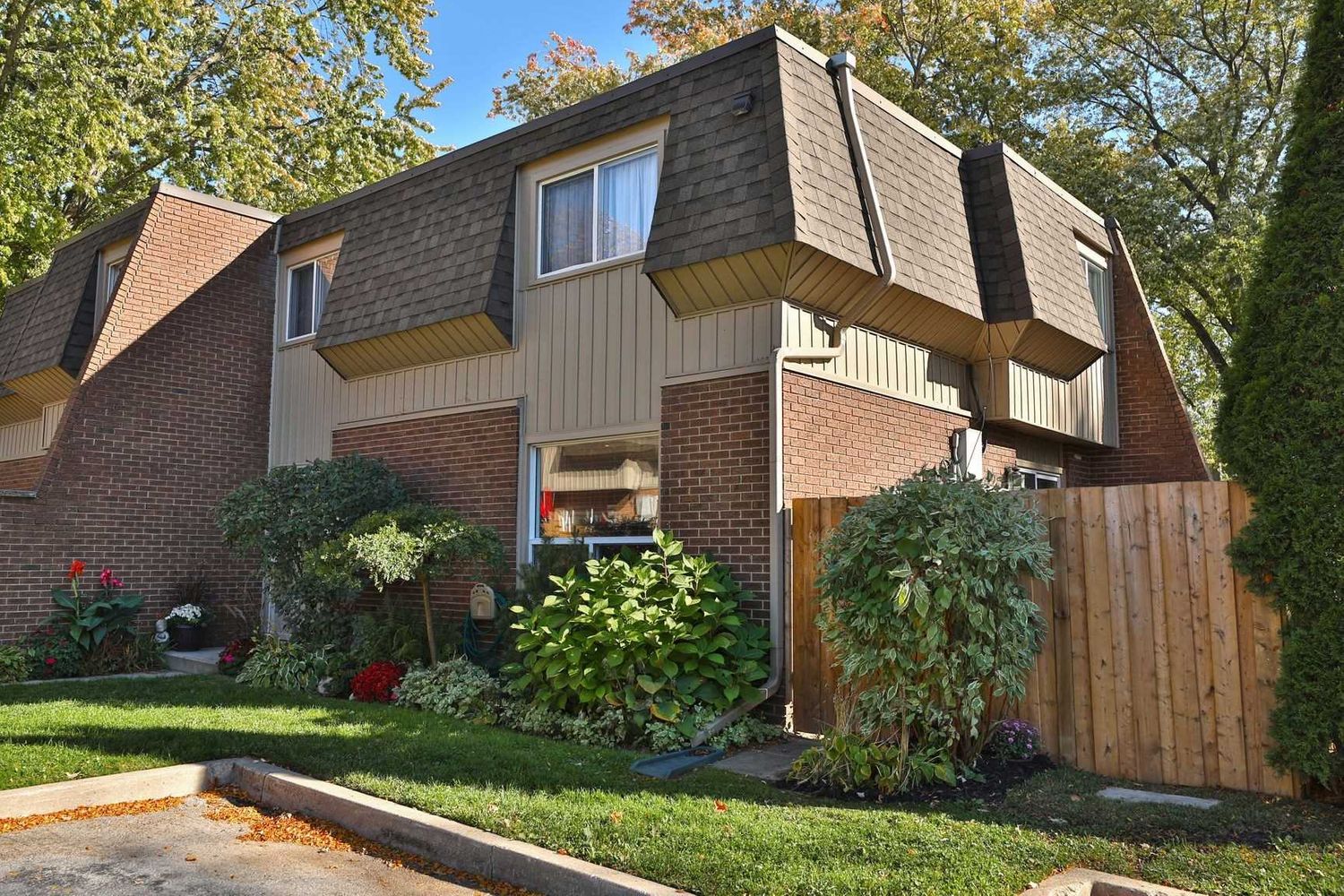 689-709 Francis Road. Greenwood Gardens is located in  Burlington, Toronto - image #2 of 2