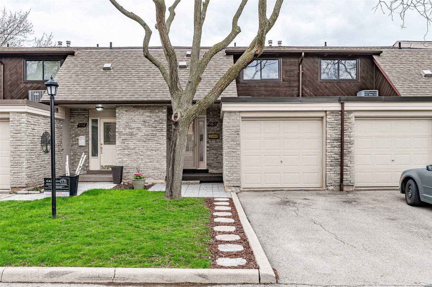 510-594 Forestwood Crescent. 557 Wedgewood Drive Townhomes is located in  Burlington, Toronto - image #2 of 2