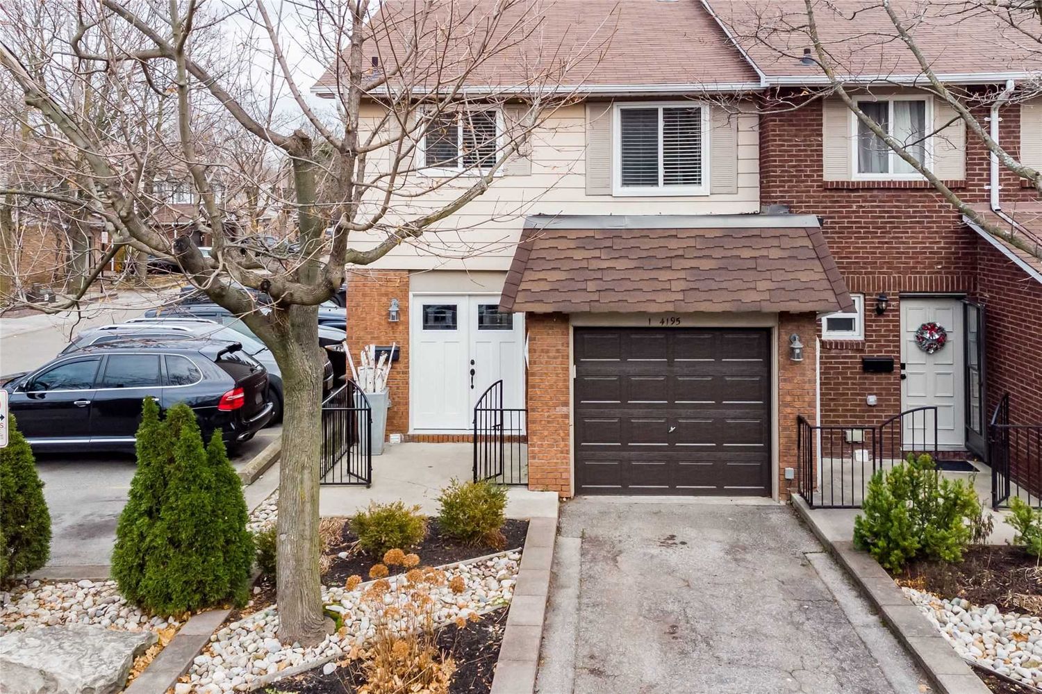 4187-4201 Longmoor Drive.  4201 Longmoor Drive Townhomes is located in  Burlington, Toronto - image #2 of 2