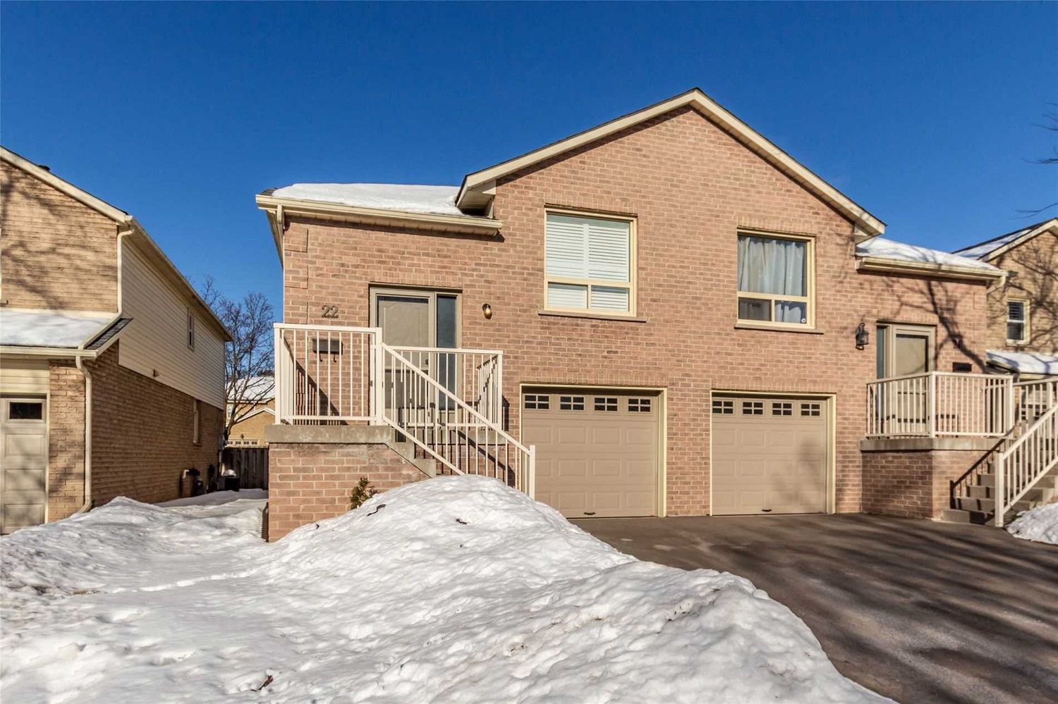 3455 Caplan Crescent. 3455 Caplan Townhomes is located in  Burlington, Toronto - image #2 of 2