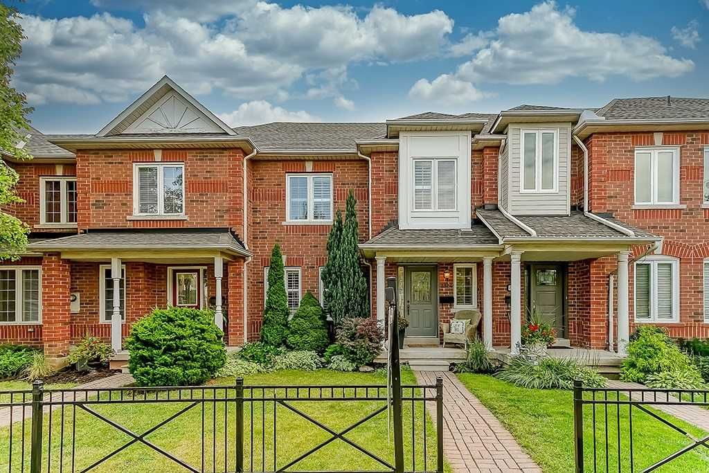 2146-2196 Fourth Line. Westoak Trails Townhomes is located in  Oakville, Toronto - image #1 of 2