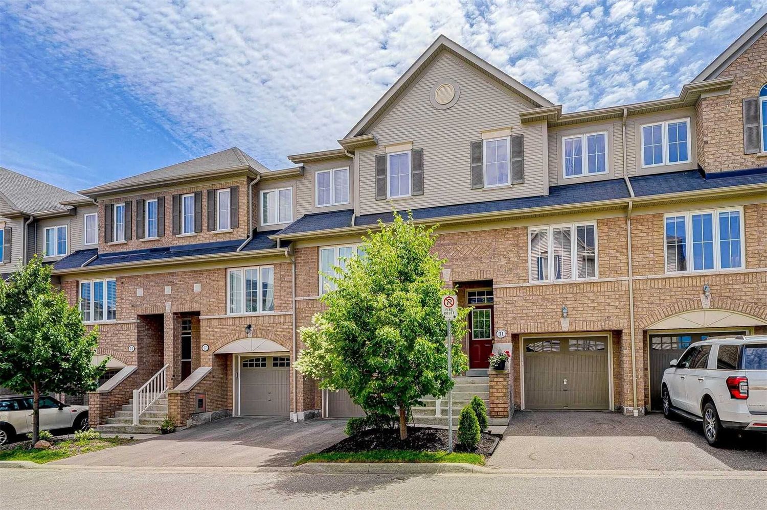 2-47 Martinworth Lane. 2-47 Martinworth Lane Townhomes is located in  Ajax, Toronto - image #2 of 2