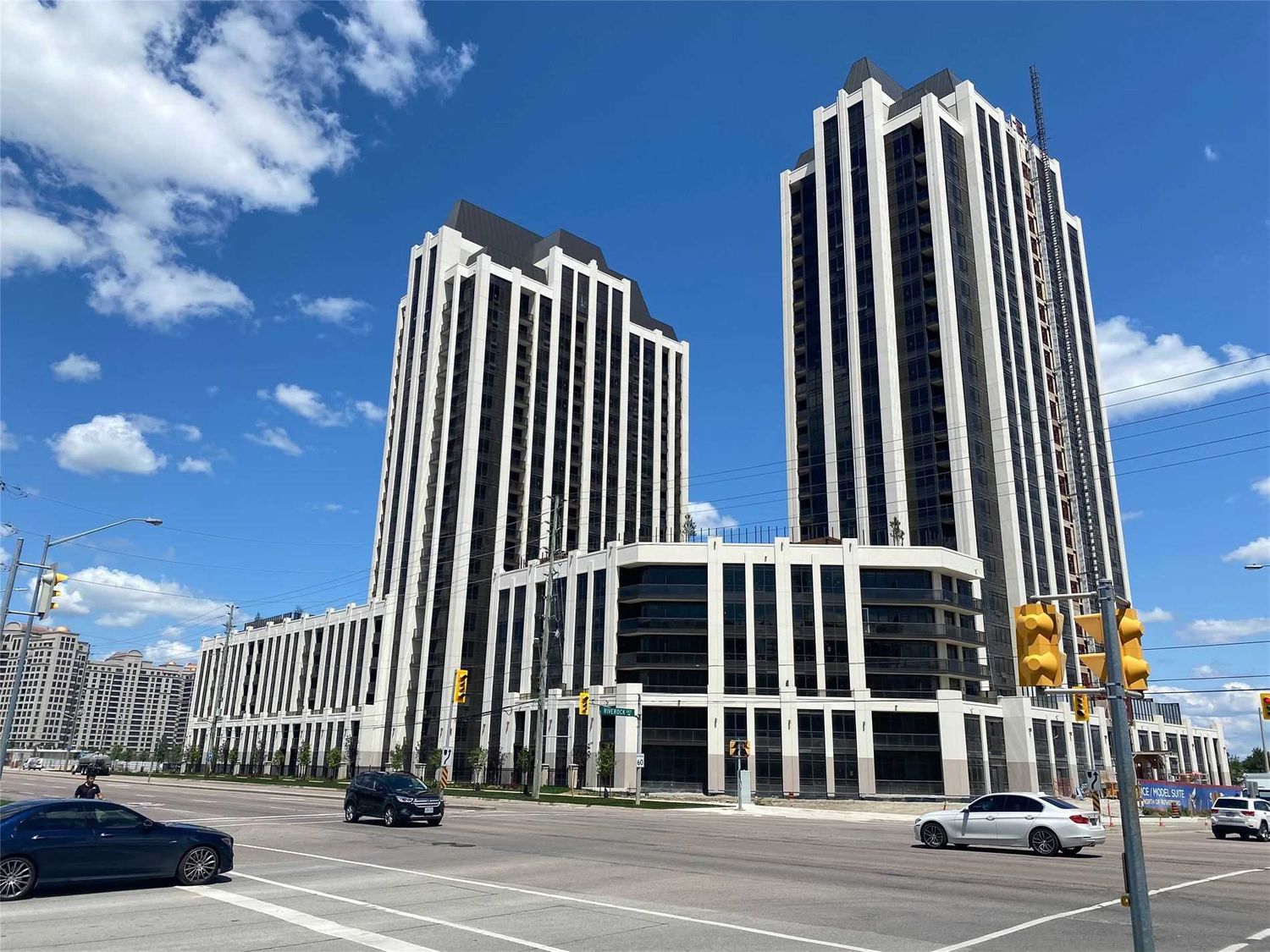 9075 Jane Street. Park Avenue Place Towers is located in  Vaughan, Toronto - image #1 of 2