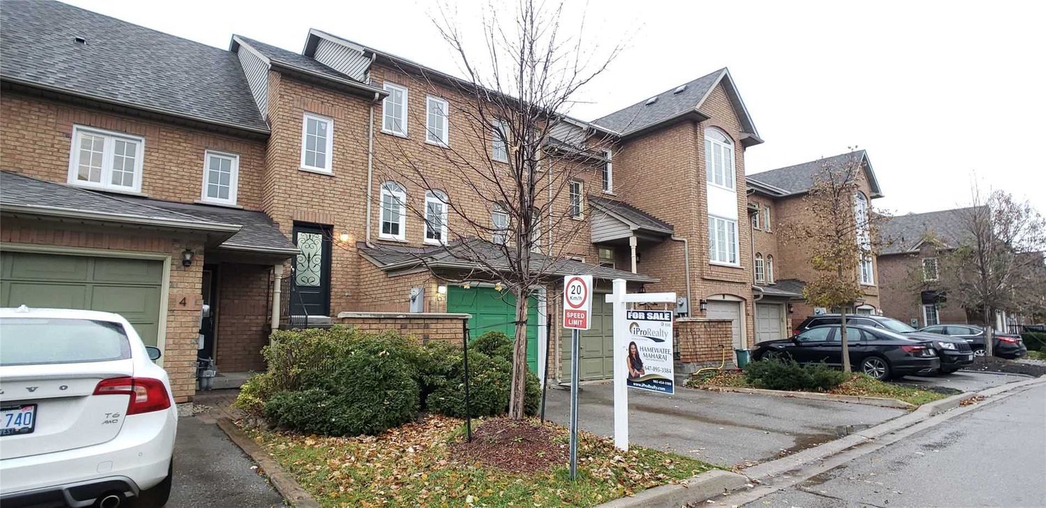 1-45 Larissa Court. Larissa Court is located in  Vaughan, Toronto - image #1 of 3