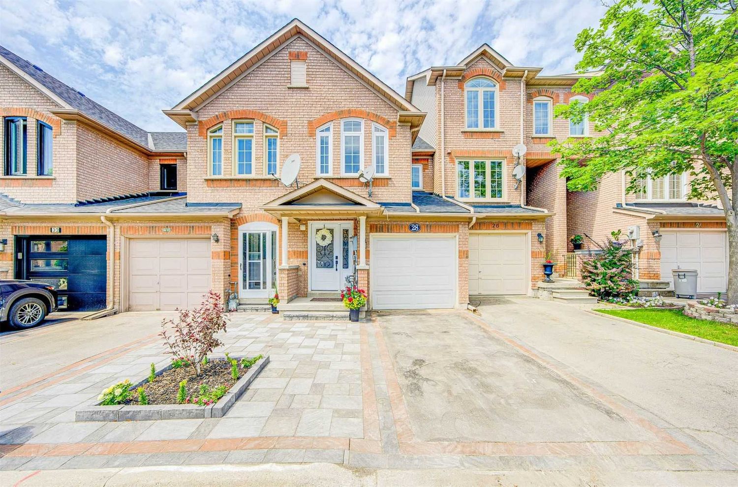 2-92 Tania Crescent. Tania Crescent Townhomes is located in  Vaughan, Toronto - image #1 of 3