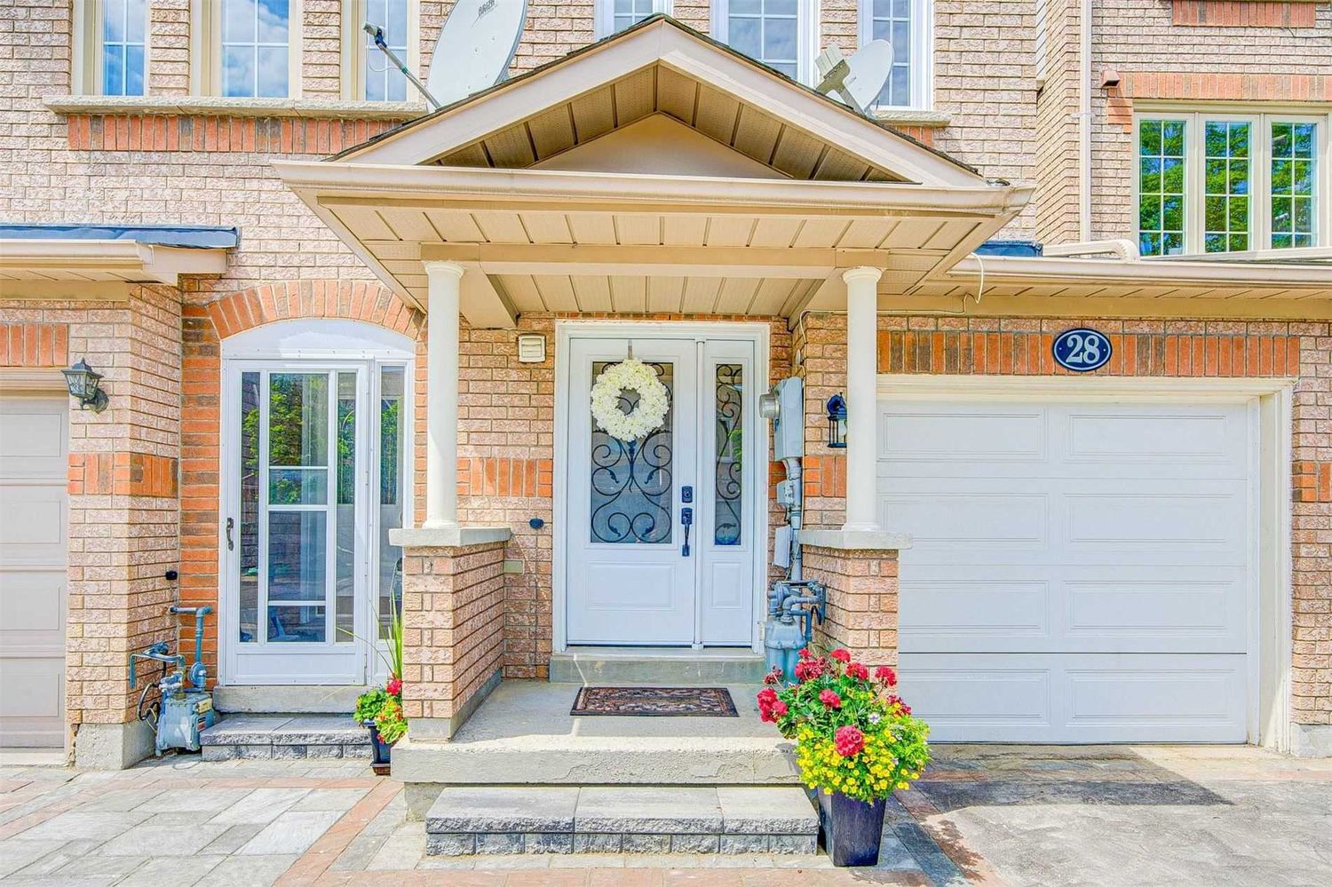 2-92 Tania Crescent. Tania Crescent Townhomes is located in  Vaughan, Toronto - image #3 of 3