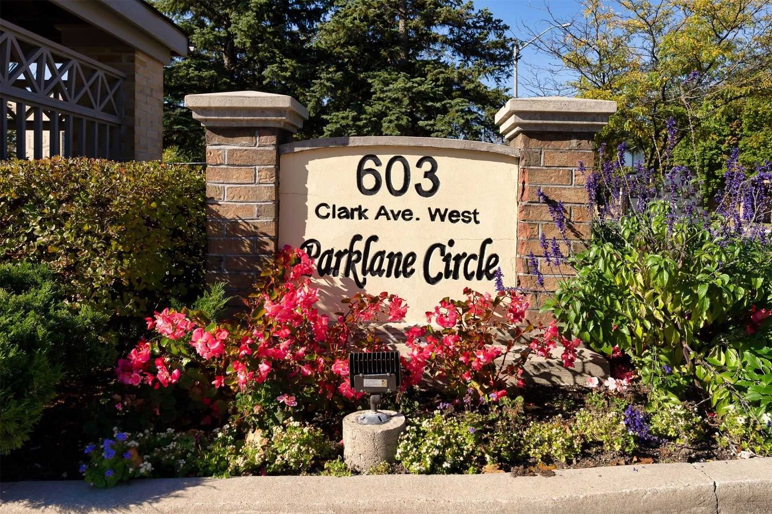 603 Clark Avenue W. Parklane Circle is located in  Vaughan, Toronto - image #3 of 3