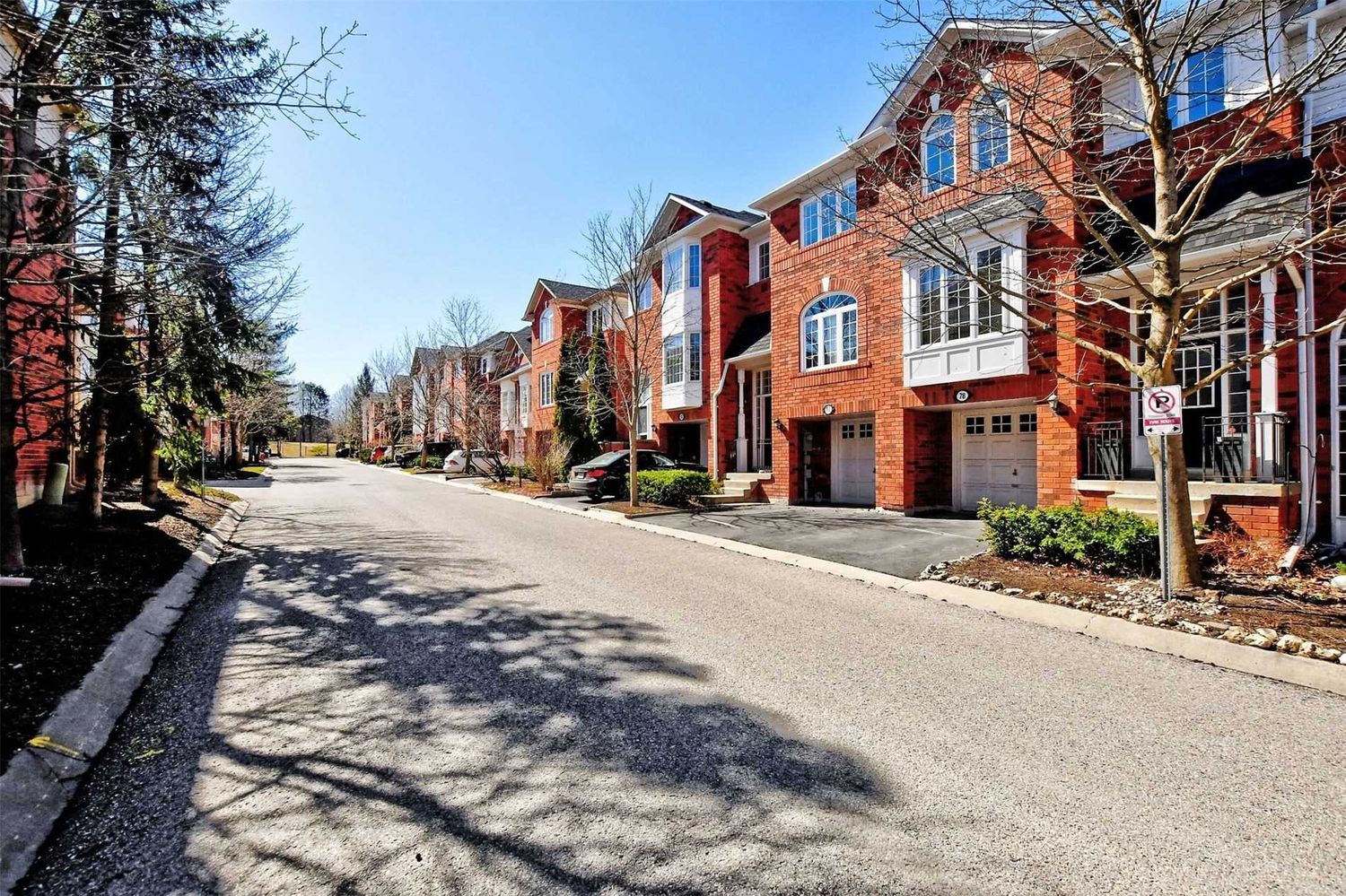 1-139 Mosaics Avenue. Mosaics Avenue Townhomes is located in  Aurora, Toronto - image #2 of 3