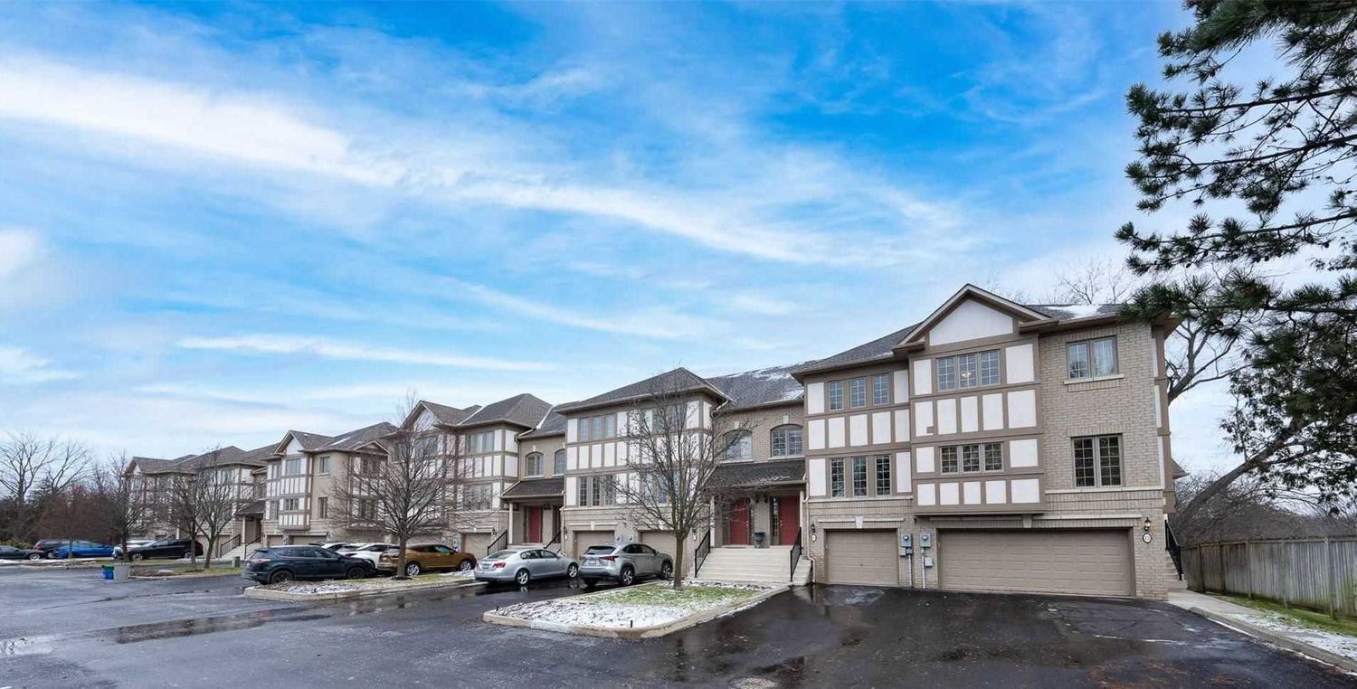 8909 Bathurst Street. 8909 Bathurst Street Townhomes is located in  Markham, Toronto - image #1 of 3