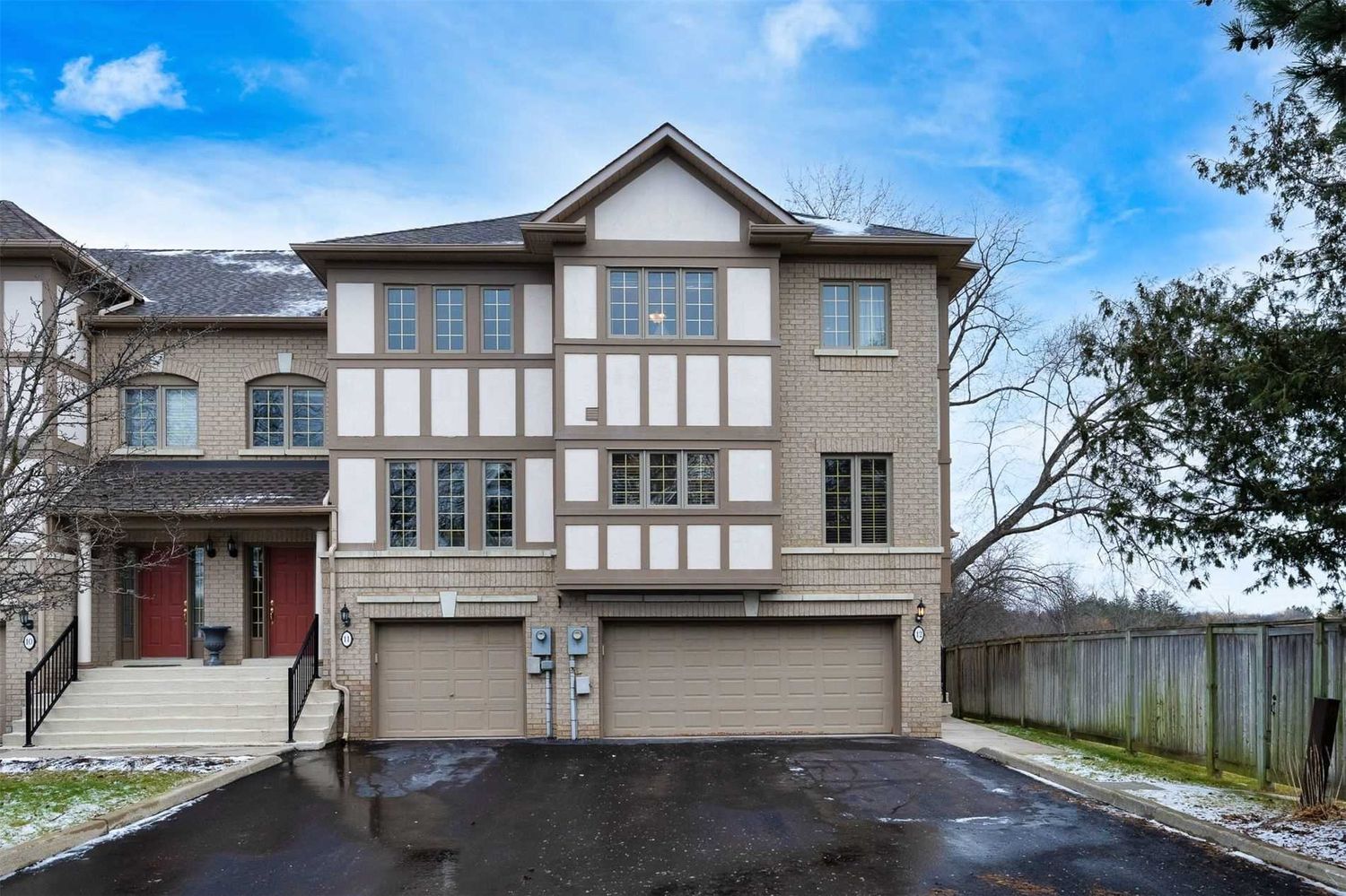 8909 Bathurst Street. 8909 Bathurst Street Townhomes is located in  Markham, Toronto - image #2 of 3