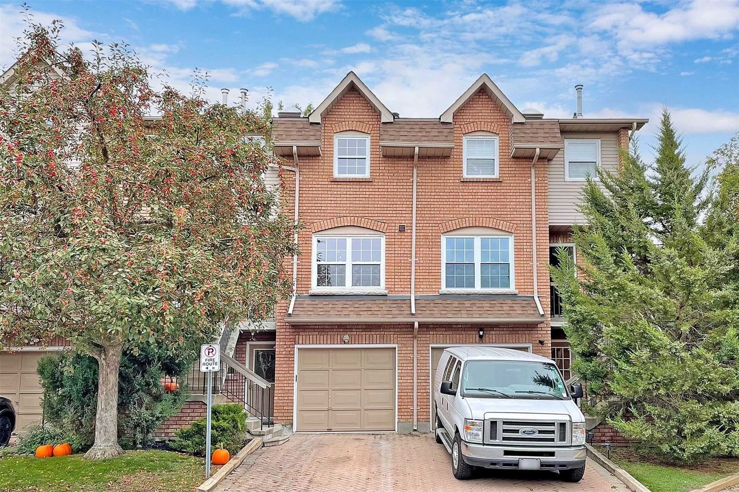 119 Spring Road. 119 Spring Road Townhouses is located in  Peterborough, Toronto - image #1 of 3