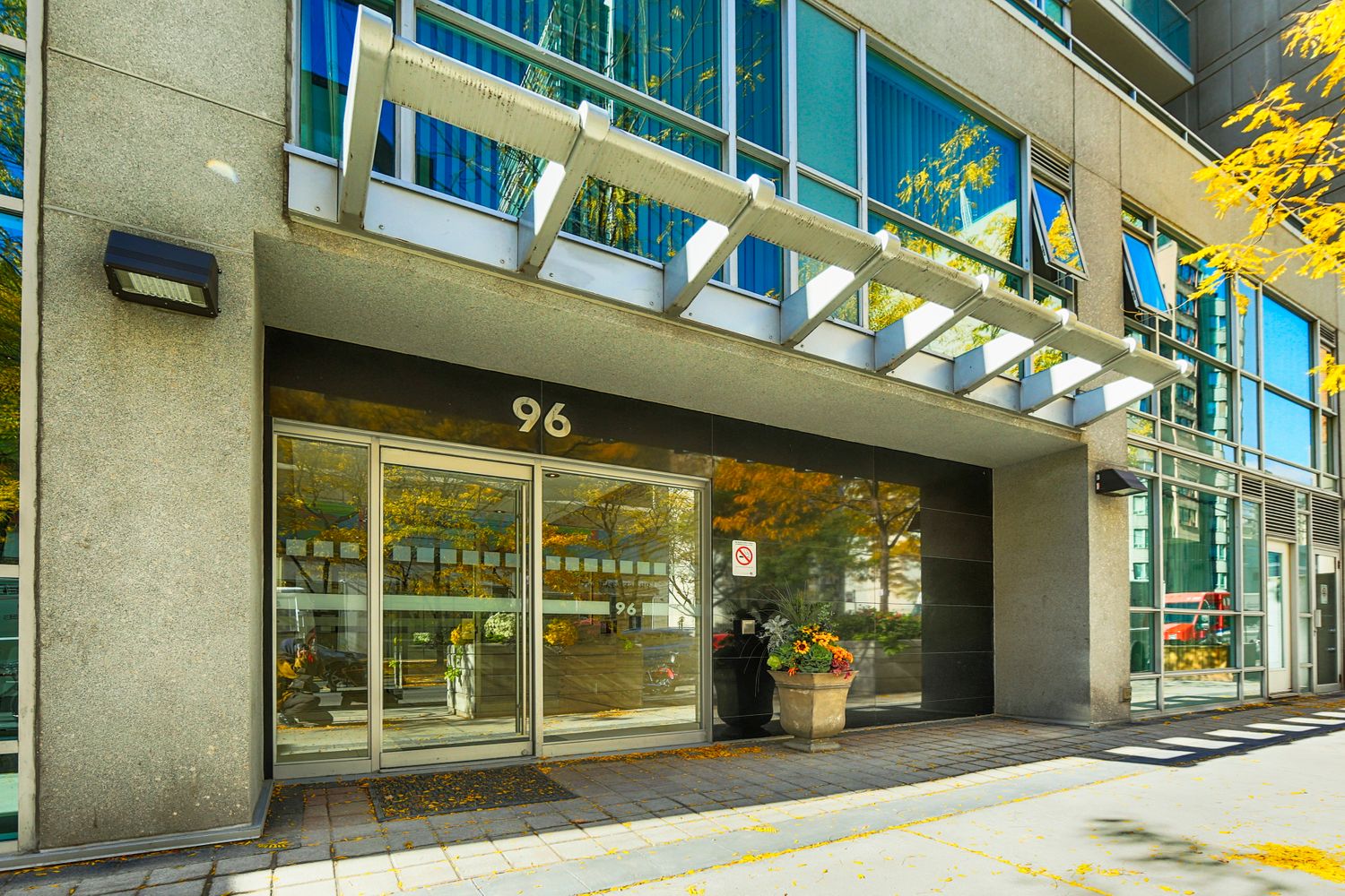 96 St Patrick Street. 9T6 is located in  Downtown, Toronto - image #4 of 5