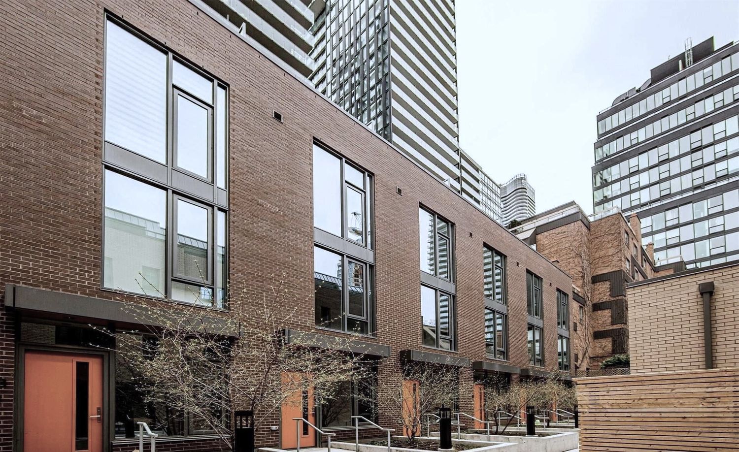 33 Dundonald Street. 33 Dundonald Street is located in  Downtown, Toronto - image #2 of 6