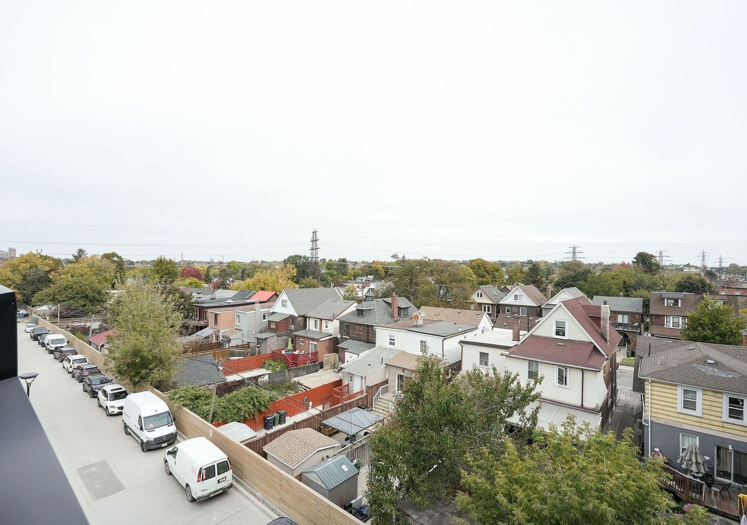 40 Ed Clark Gardens Boulevard. 10-40 Ed Clark Gardens Boulevard is located in  York Crosstown, Toronto - image #4 of 5