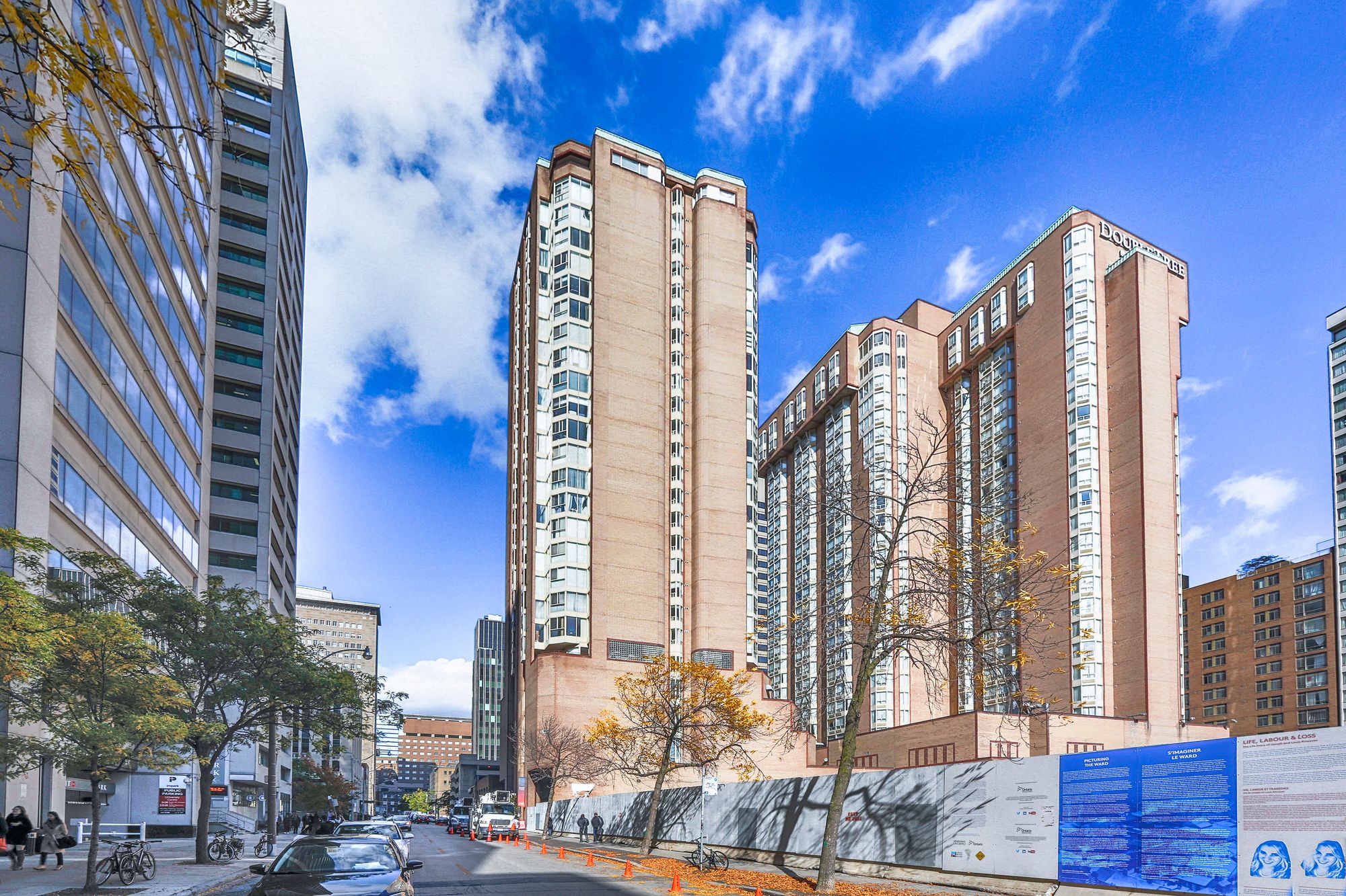 55 Centre Ave Chestnut Park 2 Beds + Den 2 Baths Unit 2306