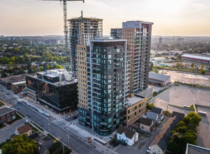 100 Victoria Street. One Hundred Condos is located in  Kitchener, Toronto - image #1 of 2