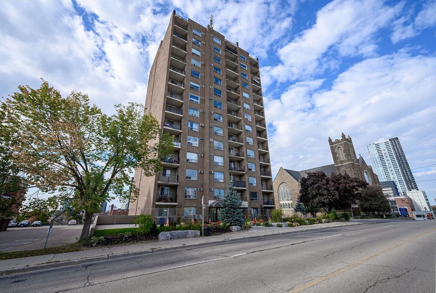 64 Benton Street. 64 Benton Condos is located in  Kitchener, Toronto - image #1 of 7