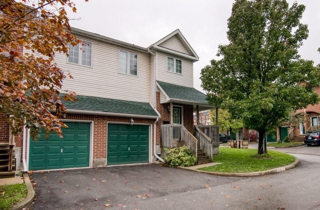 42 Green Valley Drive. Barberry Glen is located in  Kitchener, Toronto - image #1 of 6