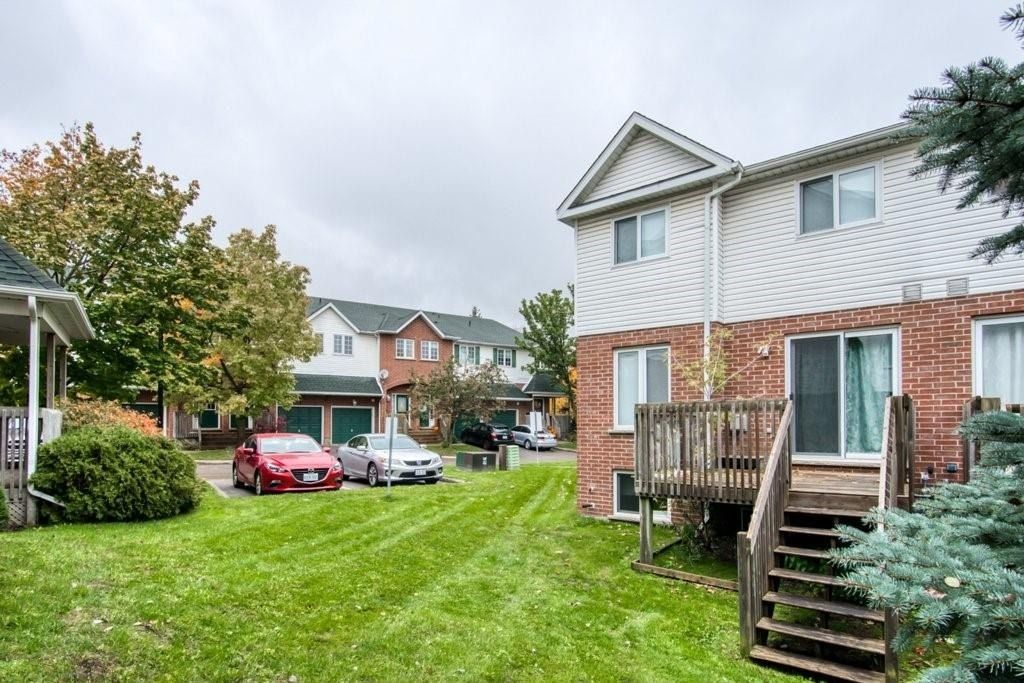 42 Green Valley Drive. Barberry Glen is located in  Kitchener, Toronto - image #6 of 6