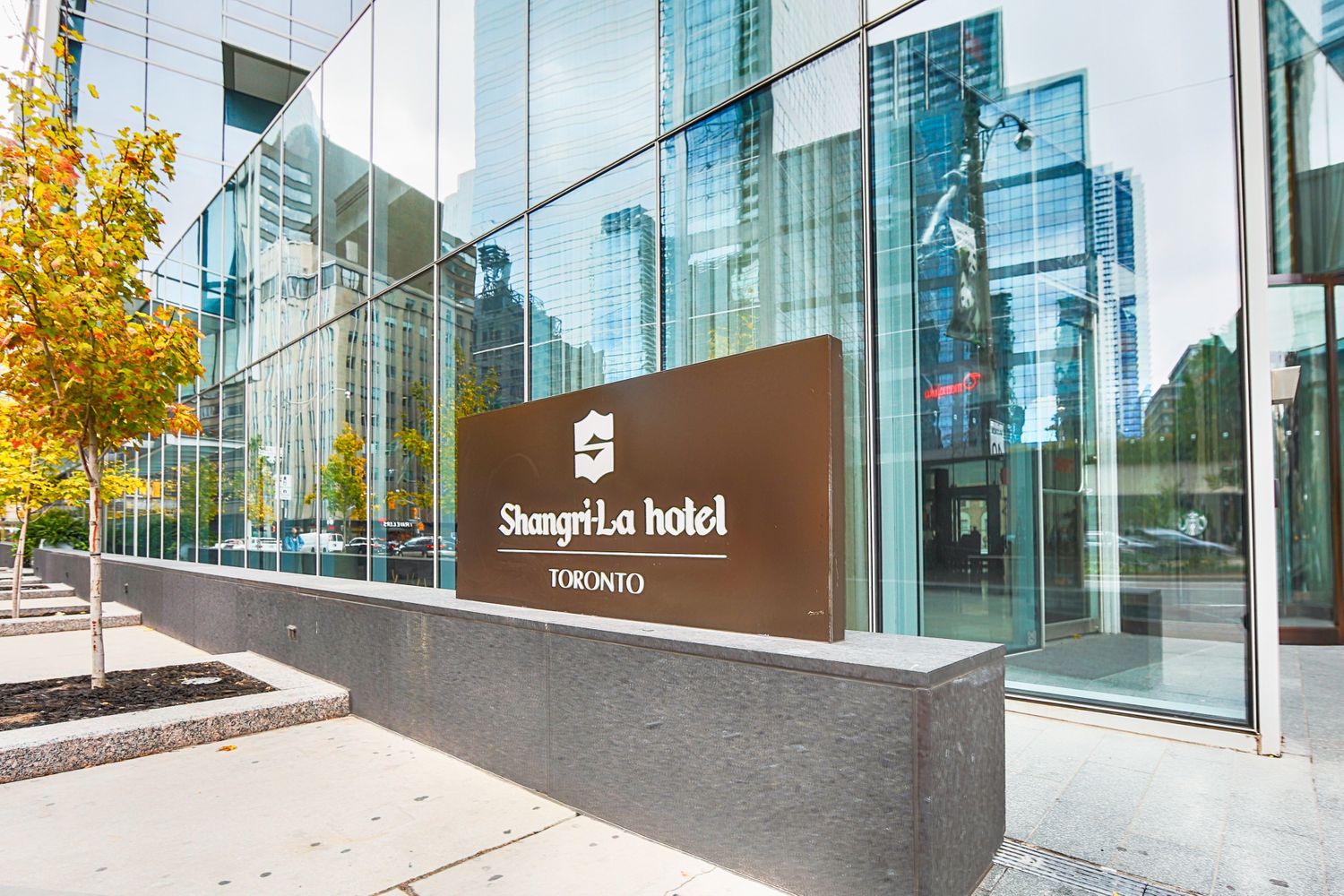 180 University Avenue. Shangri-La is located in  Downtown, Toronto - image #5 of 5