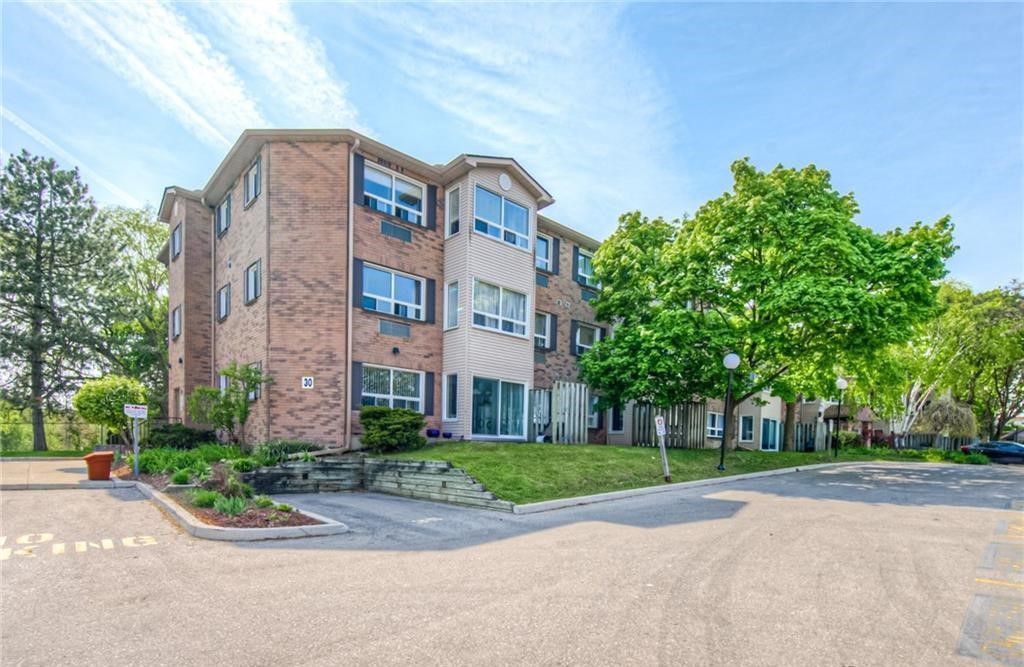 30 Hugo Crescent. 30 Hugo Crescent Condos is located in  Kitchener, Toronto - image #1 of 5