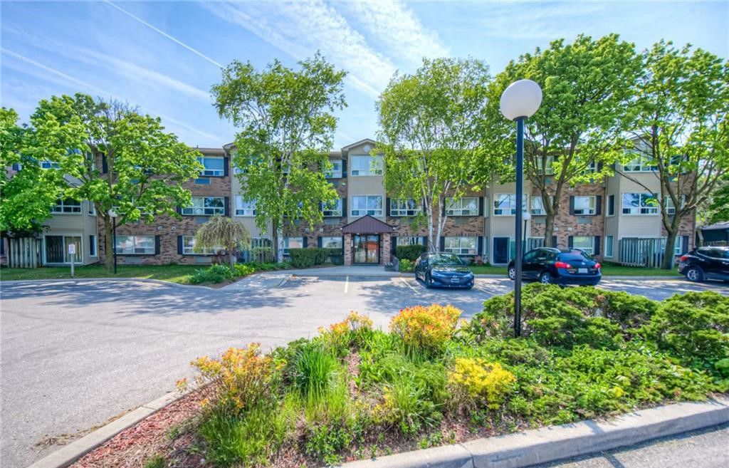 30 Hugo Crescent. 30 Hugo Crescent Condos is located in  Kitchener, Toronto - image #2 of 5