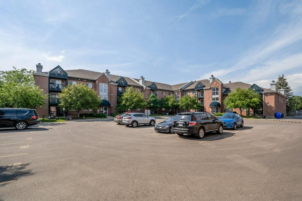 3085 Kingsway Drive. Briarwood Condominiums is located in  Ottawa, Toronto - image #4 of 6