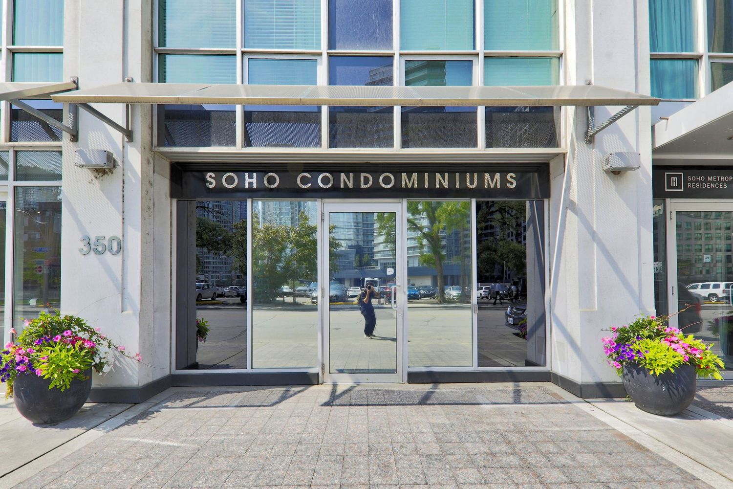 36 Blue Jays Way. The Soho Metropolitan Condos is located in  Downtown, Toronto - image #7 of 7