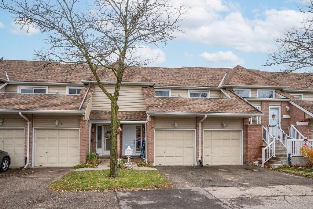 240 Highland Crescent. 240 Highland Crescent is located in  Kitchener, Toronto - image #1 of 5