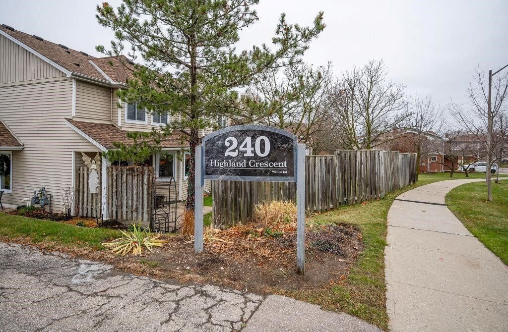 240 Highland Crescent. 240 Highland Crescent is located in  Kitchener, Toronto - image #3 of 5