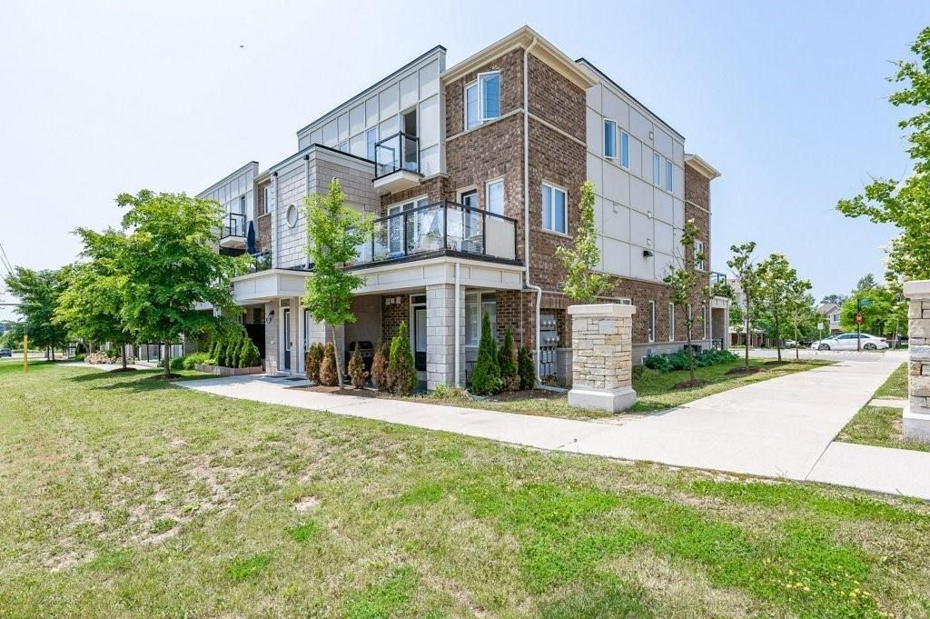 501-599 Goldenrod Lane. Wildflower Crossing is located in  Kitchener, Toronto - image #2 of 5