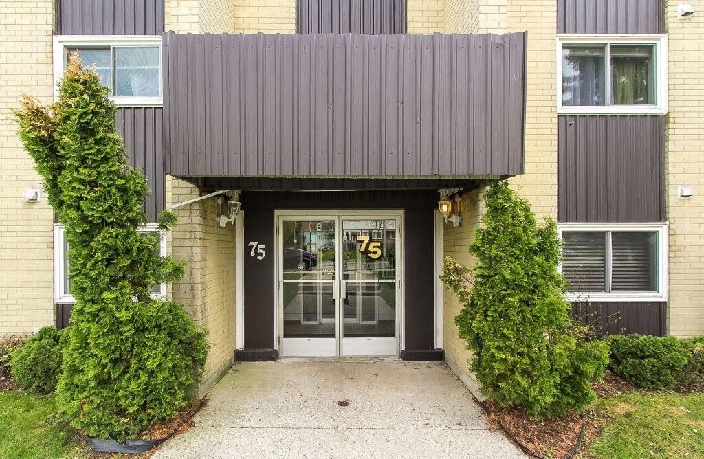 75 Hazelglen Drive. 75 Hazelglen Condos is located in  Kitchener, Toronto - image #5 of 7