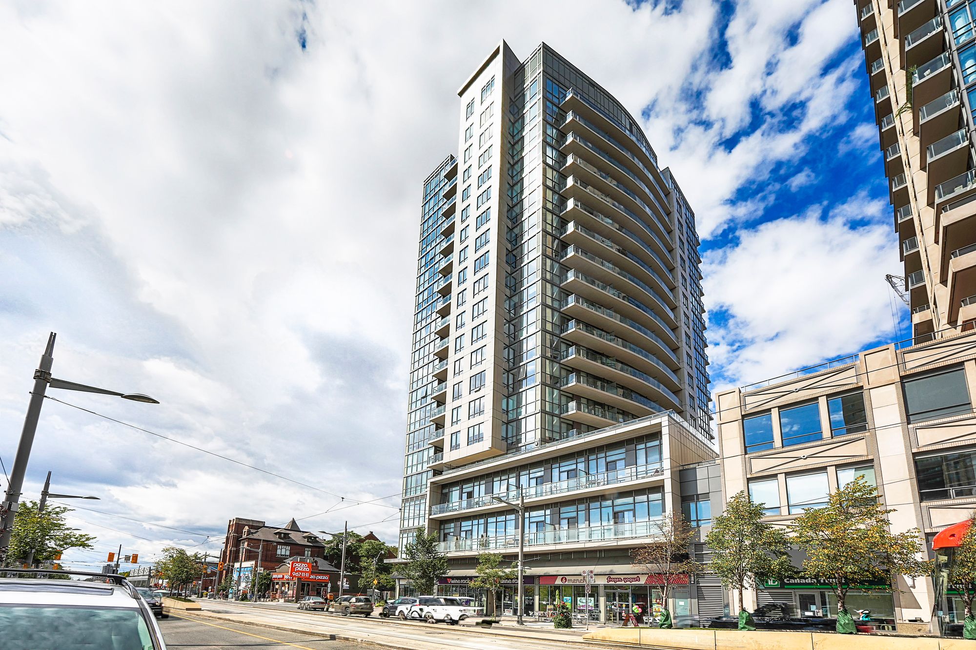 530 St Clair Ave W . This condo at 530 St Clair West is located in  Midtown, Toronto - image #1 of 5 by Strata.ca