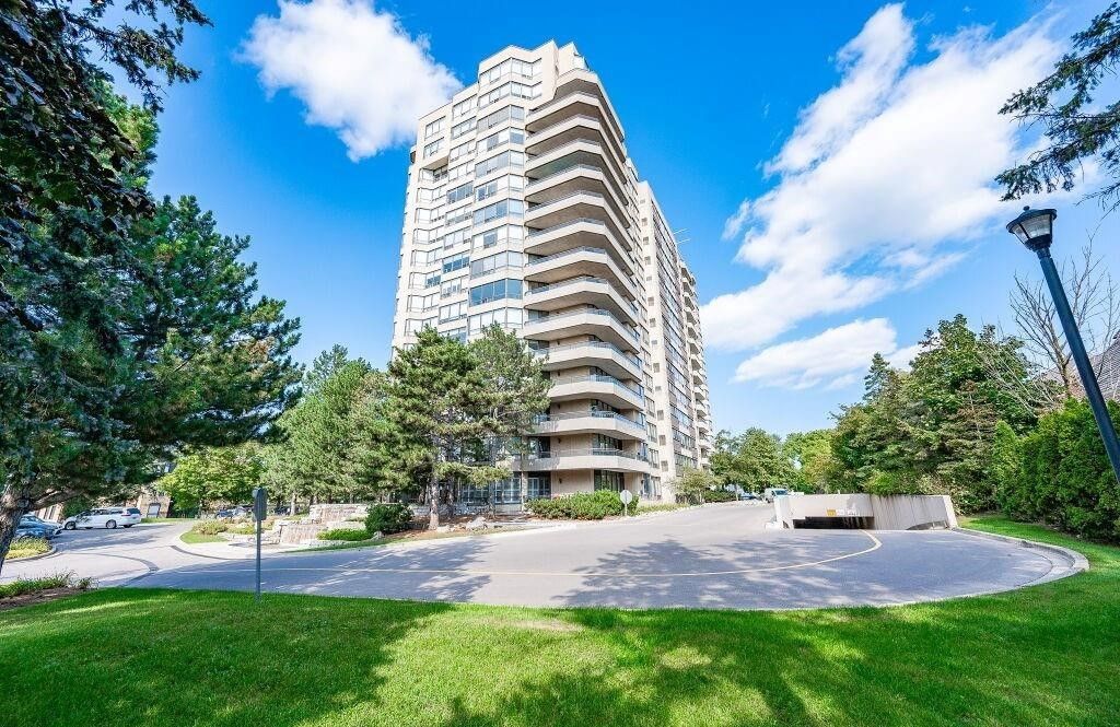 4 Willow Street. Waterpark Place is located in  Waterloo, Toronto - image #2 of 11