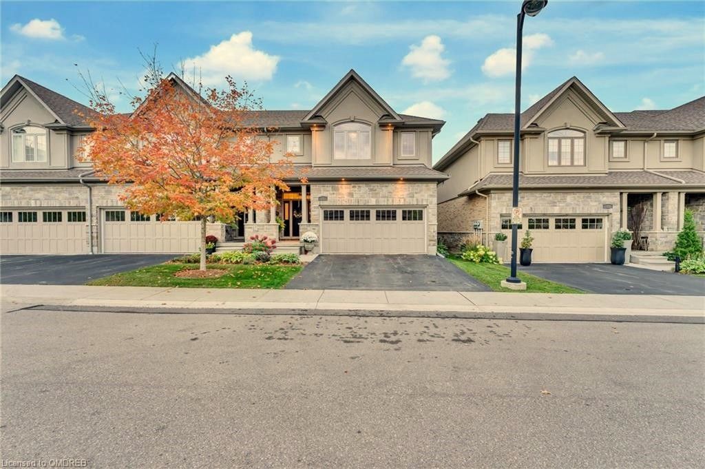 435 Winchester Drive. The Village in Beechwood West is located in  Waterloo, Toronto - image #2 of 4