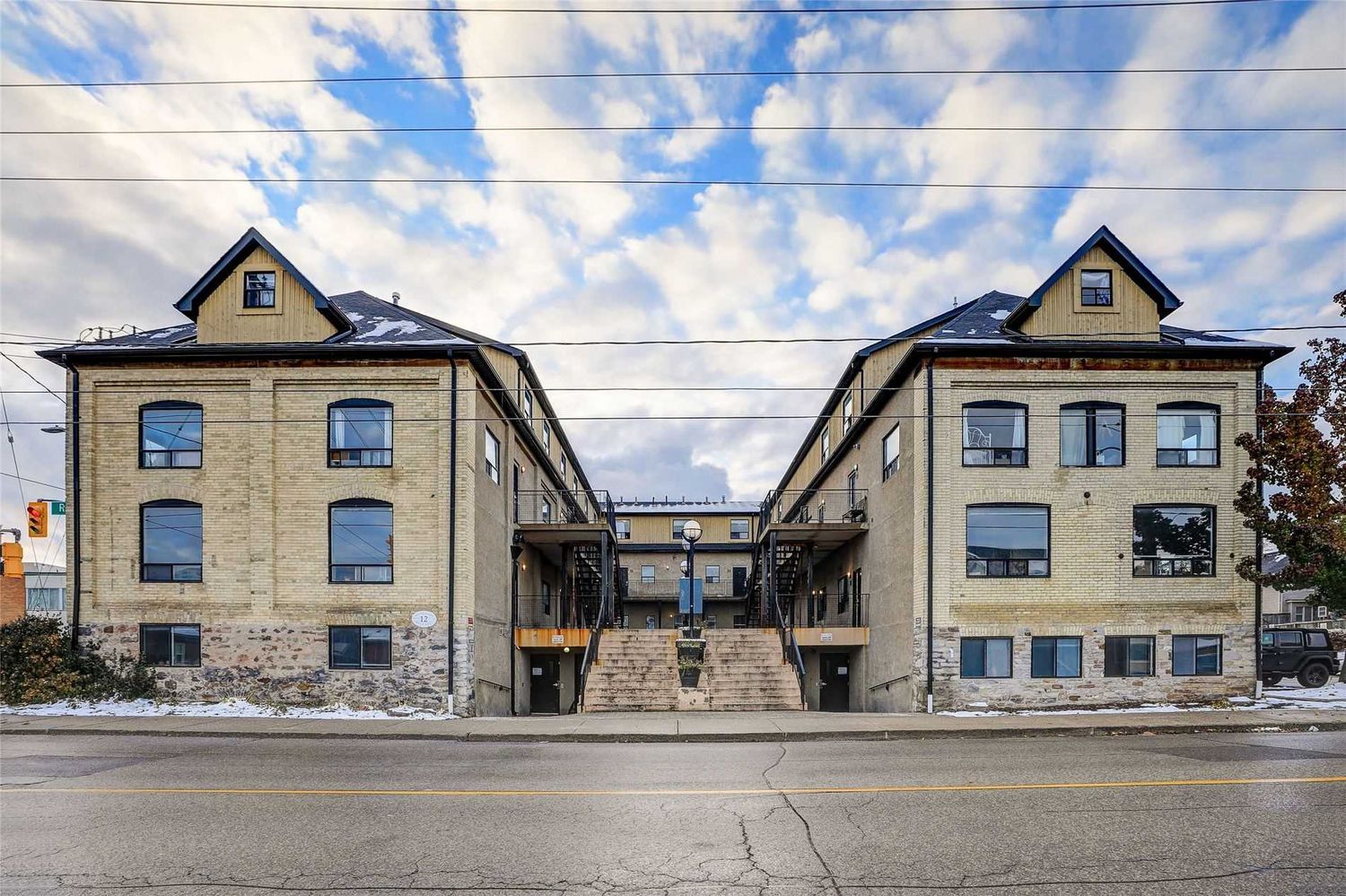 12 Bridgeport Road East. Bridgeport Lofts is located in  Waterloo, Toronto - image #1 of 3