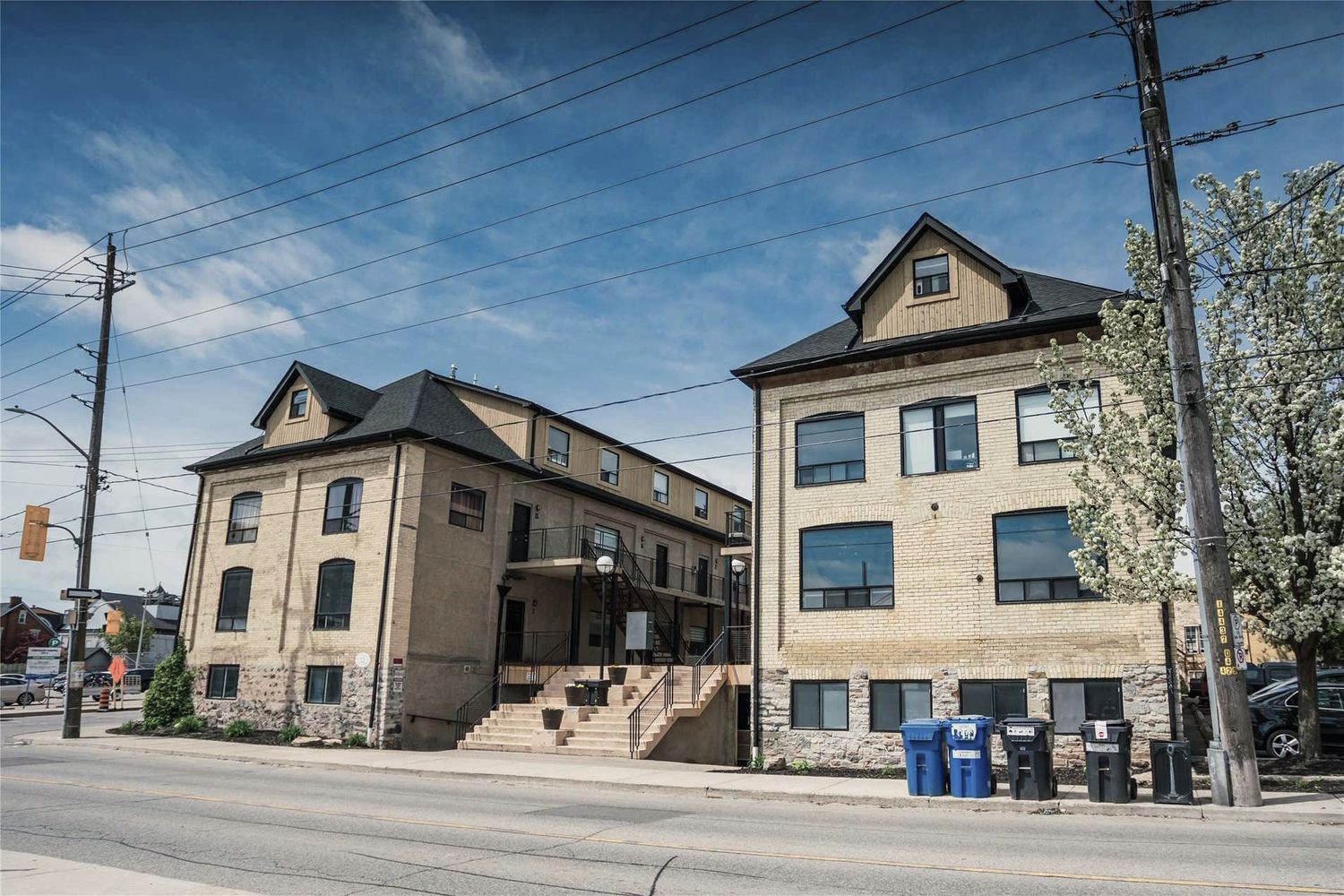 12 Bridgeport Road East. Bridgeport Lofts is located in  Waterloo, Toronto - image #2 of 3