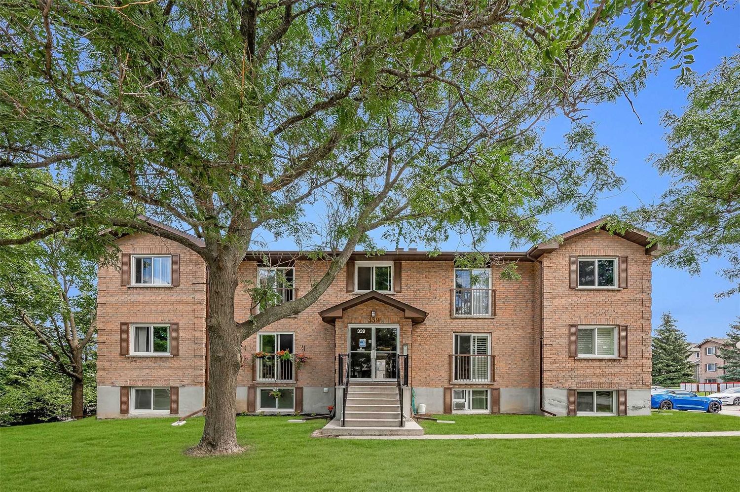 321-339 Northlake Drive. NorthLake Condominiums is located in  Waterloo, Toronto - image #1 of 5