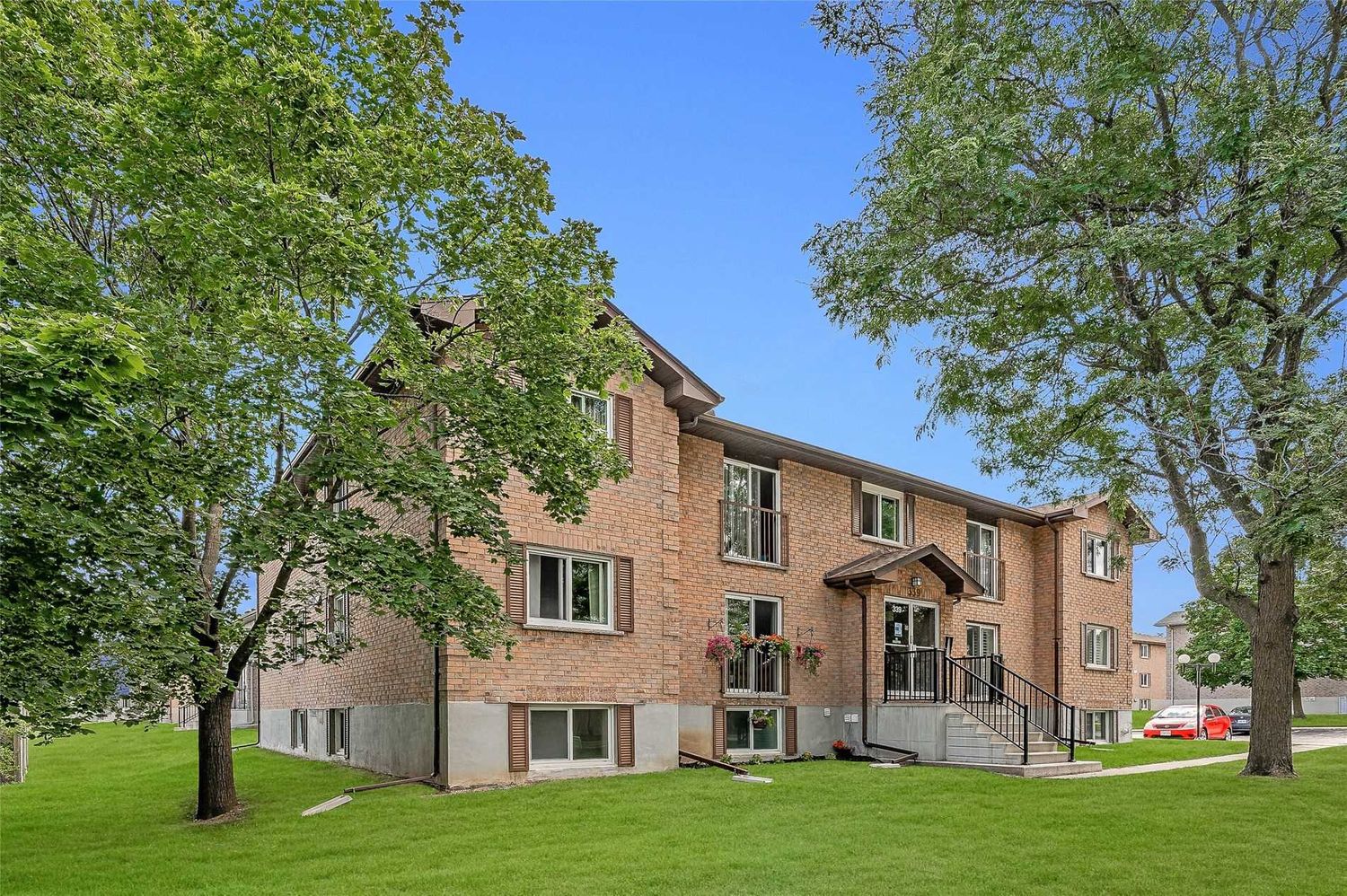 321-339 Northlake Drive. NorthLake Condominiums is located in  Waterloo, Toronto - image #2 of 5