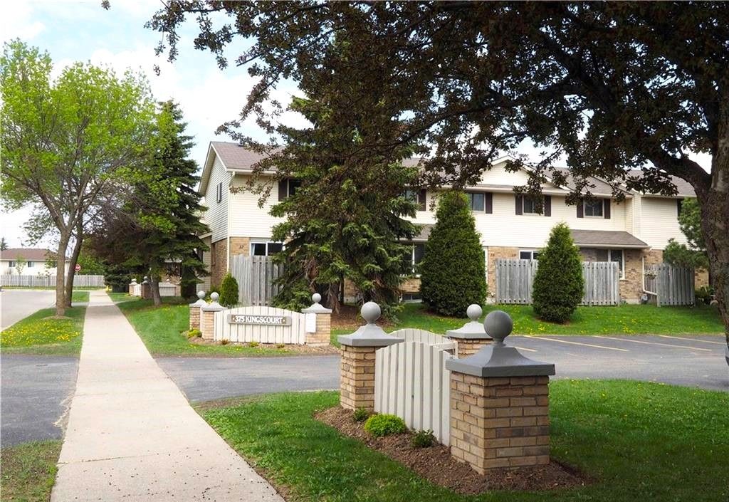 375 Kingscourt Drive. Lincoln Court is located in  Waterloo, Toronto - image #2 of 4